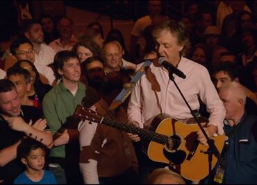 Paul McCartney cimbra internet con concierto en vivo por YouTube