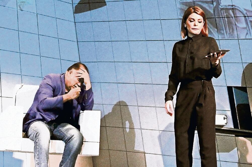 Mauricio García Lozano, Enrique Singer y Gaby de la Garza develaron la placa por las 150 representaciones de la obra. (FOTO: CORTESÍA)