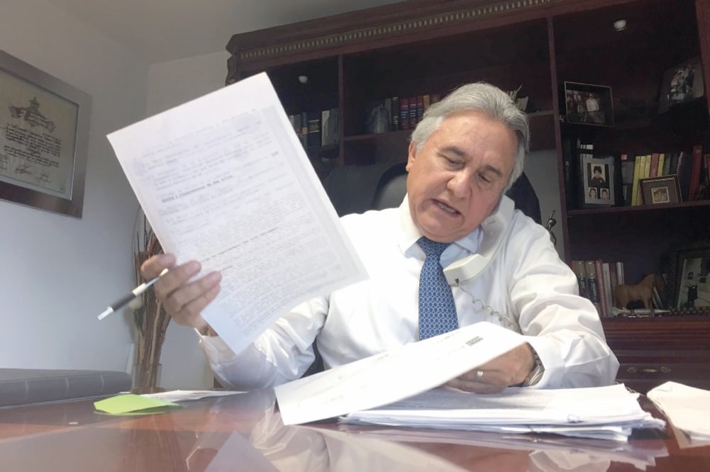 Raúl Espinoza de los Monteros, abogado de uno de los tres procesados, dice que el general Mario Arturo Acosta Chaparro fabricó la detención de los inculpados (CARLOS ARRIETA. EL UNIVERSAL)