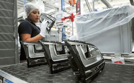 Producción automotriz cae 16% en octubre por ajustes en Ford y GM