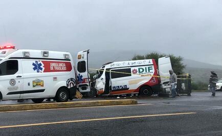 Choque de camioneta de traslado del DIF deja 3 muertos y 7 heridos en Hidalgo