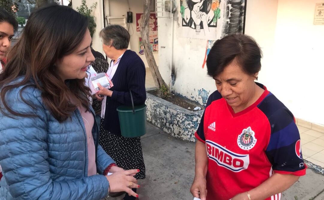 La diputada federal priista, Cynthia López Castro durante un recorrido. Foto: Especial 