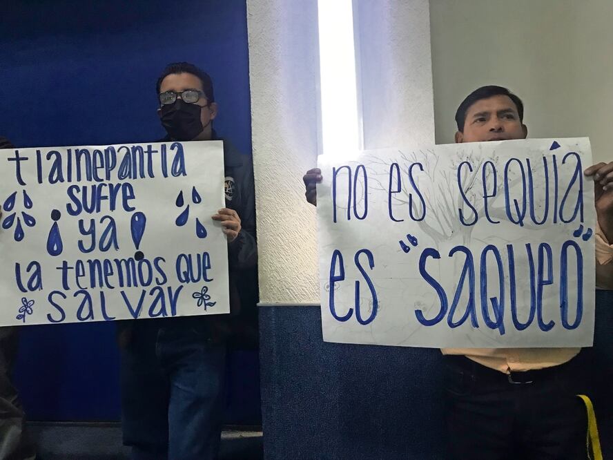 Habitantes afectados por la falta del suministro protestaron en el foro de agua y pidieron ayuda porque deben comprar pipas a costos elevados en el municipio de Tlalnepantla. Foto: Rebeca Jiménez / EL UNIVERSAL