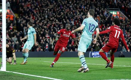 Liverpool humilla al Arsenal y se aleja en el liderato