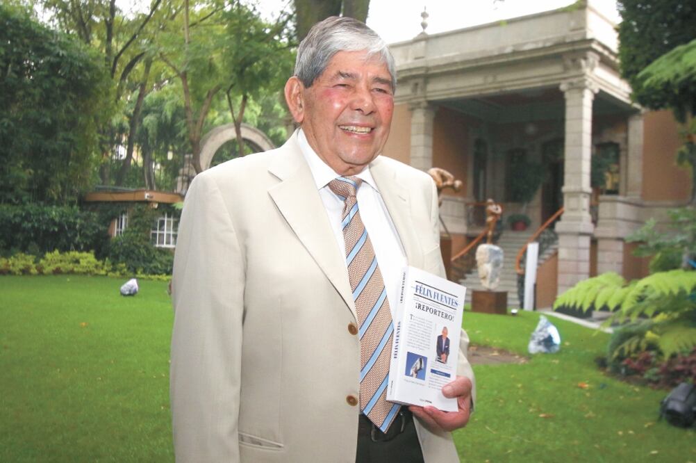 En su obra, Félix Fuentes cuenta diversas anécdotas como reportero durante 60 años ejerciendo el oficio en diferentes medios. Foto: CARLOS MEJÍA. EL UNIVERSAL