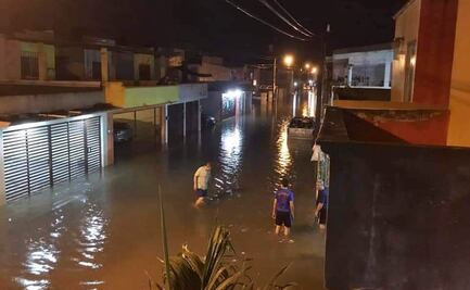 Intensas lluvias mantienen anegadas varias colonias de Villahermosa, Tabasco