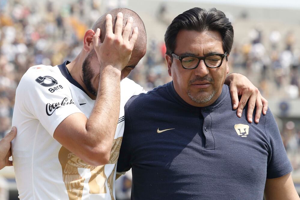 Carlos González sufrió un fuerte golpe en el duelo ante Morelia. Foto: Agustín Salinas