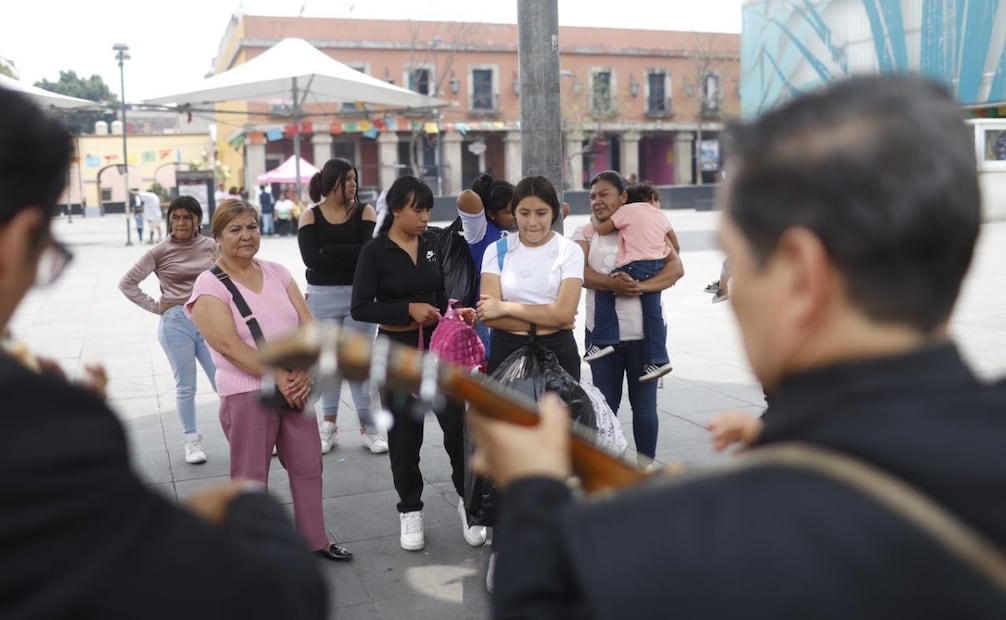 Este 10 de mayo, decenas de familias festejaron el Día de las Madres en la Plaza Garibaldi. Foto: Diego Simón / EL UNIVERSAL