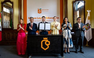Samuel García firma nueva Ley de Educación para Nuevo León; la califica como un referente nacional