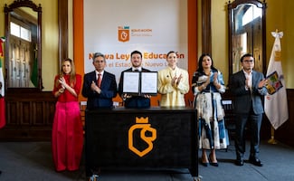 Samuel García firma nueva Ley de Educación para Nuevo León; la califica como un referente nacional