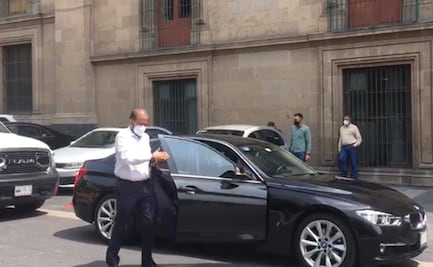 Líder del PES llega a Palacio Nacional a encuentro con AMLO en auto alemán de lujo
