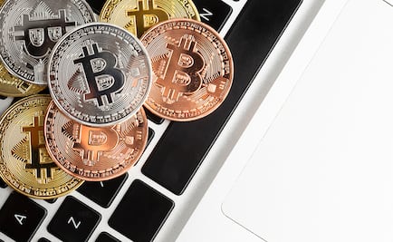 Trump firma orden ejecutiva que crea “reserva estratégica de Bitcóin”; designa a David Sacks como zar de criptoactivos