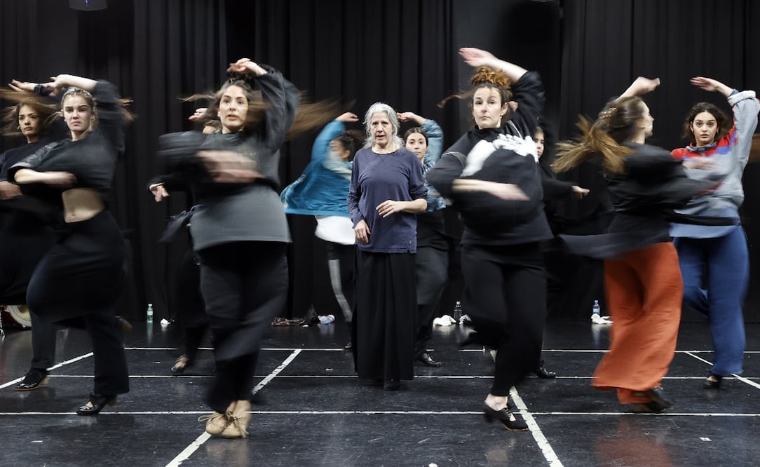 Mujeres bailando en el Día Internacional de la Danza. Foto: EFE/Mariscal