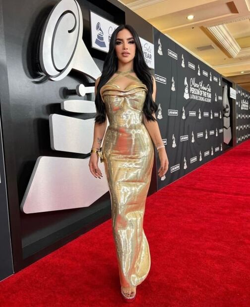 Kimberly Loaiza paraliza las redes en jumpsuit de terciopelo