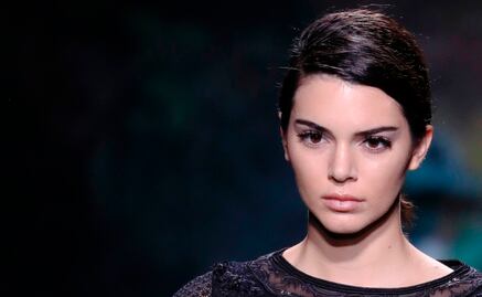 Kendall Jenner causa polémica en redes por foto con exagerada delgadez
