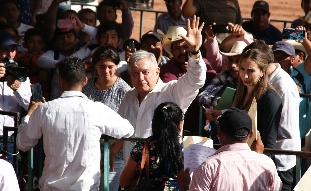 Suspende AMLO eventos masivos en giras del fin de semana