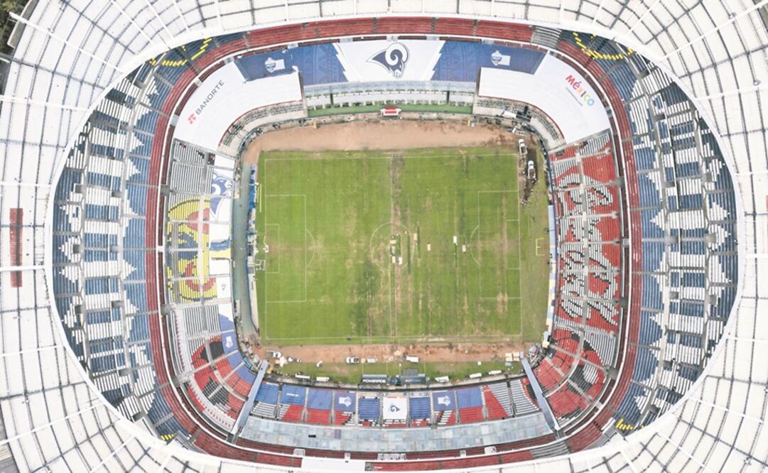 Mal augurio. EL UNIVERSAL Deportes anticipó el deficiente trabajo que se hizo al colocar el césped híbrido. Foto: CHRISTIAN PALMA. AP