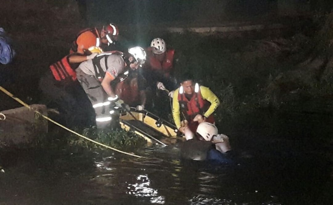 Labores para rescatar cuerpo de joven que murió ahogado en rio La Silla al entrar a salvar a dos menores. (FOTO: Especial)