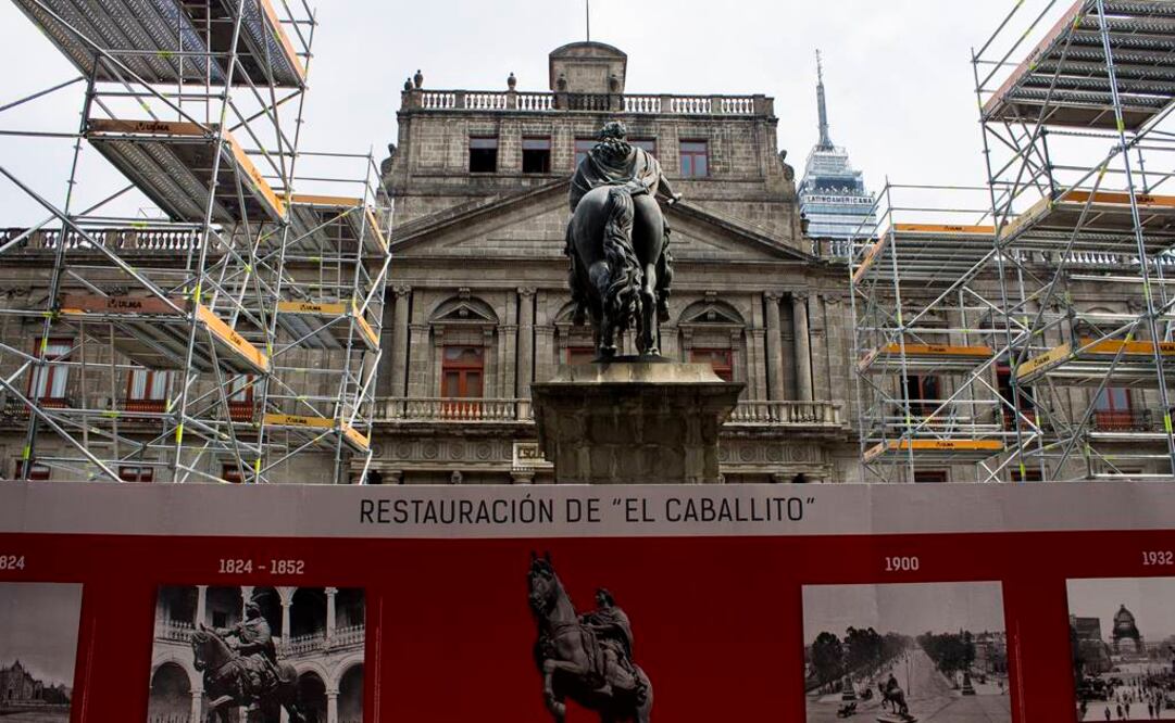 Casi tres años han pasado desde que la escultura ecuestre de El Caballito quedó oculta por mallas y andamios, luego de que trabajadores no profesionales la dañaron con ácido nítrico. FOTO: Jenifer Nava/EL UNIVERSAL.