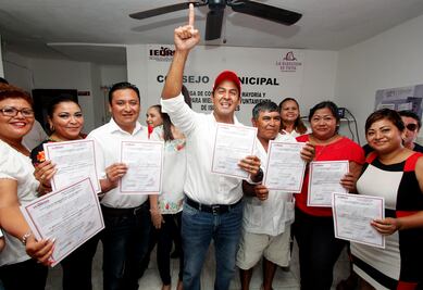 Reciben constancia de mayoría tres alcaldes en Q. Roo