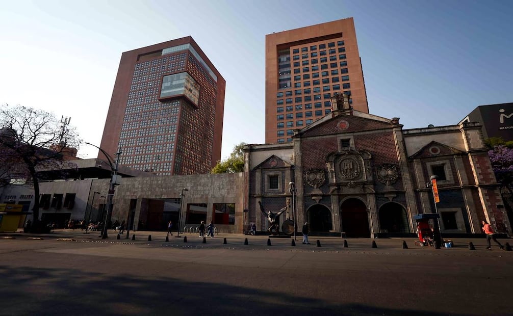 El ex Templo del Corpus Christi ahora es un archivo histórico, pero seguro los capitalinos lo reconocen como un punto que por las tardes sirve de "escenario"  para talentosos músicos callejeros. Foto: Diego Simón/EL UNIVERSAL.