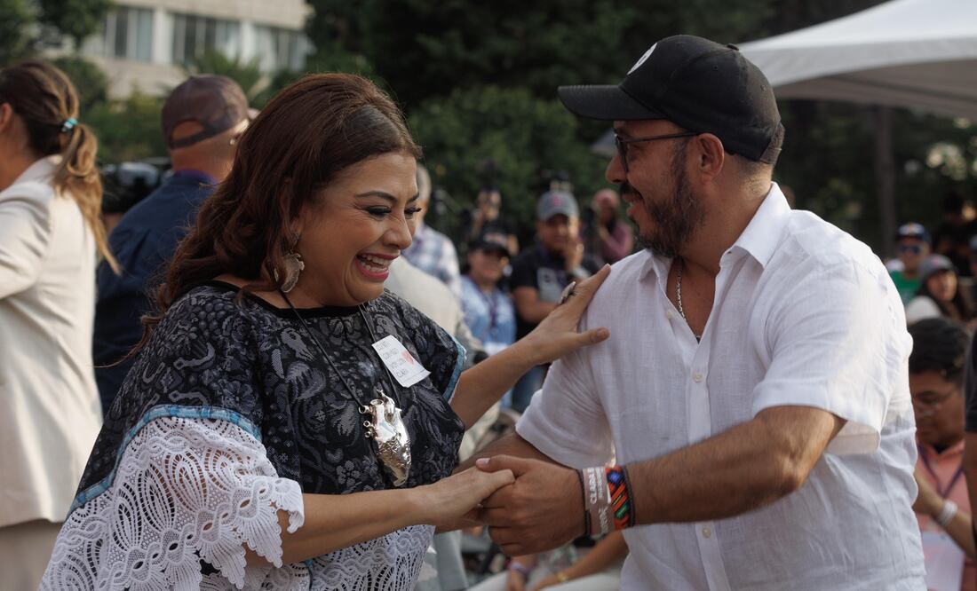 La Jefa de Gobierno electa Clara Brugada se une al Gran Baile de la Victoria al ritmo de Son 14. (Foto: Yaretzy M. Osnaya | EL UNIVERSAL)