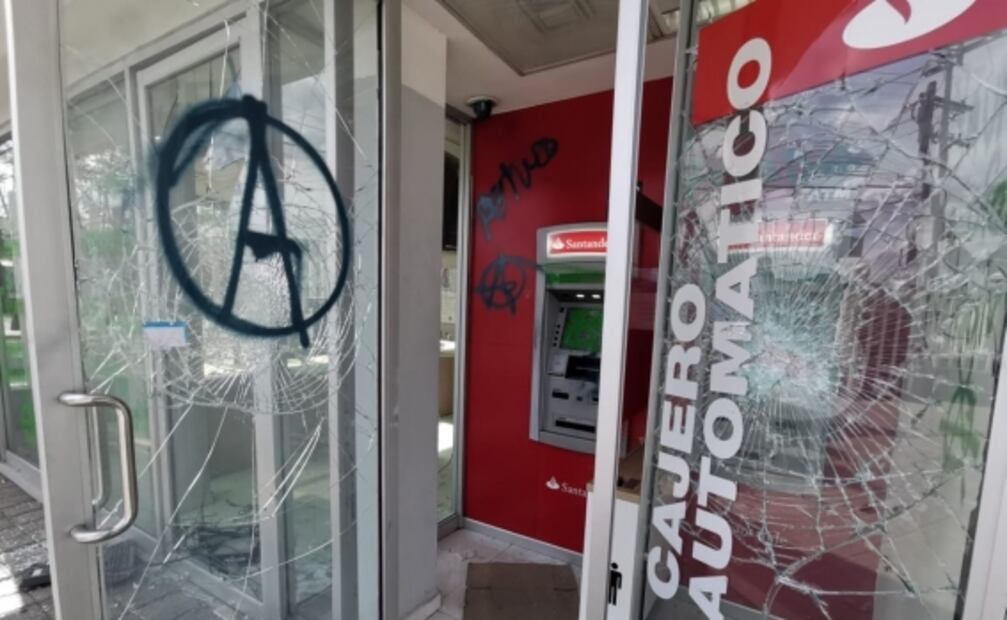 Encapuchados protestan por violencia policial en Oaxaca