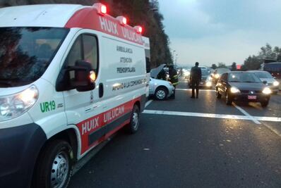 Tráiler embiste a 12 autos en Huixquilucan; tres lesionados