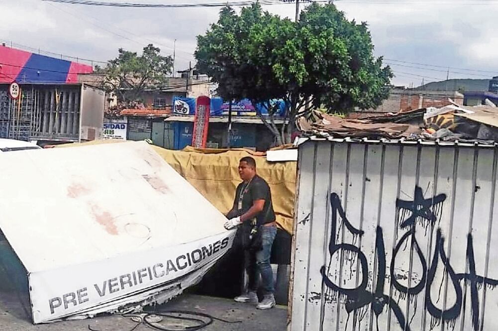 Aseguramiento sin incidentes. Al momento del retiro del puesto en la vía pública en la colonia Santa Martha, no se encontraron personas en el interior ni en los alrededores. Foto: CORTESÍA