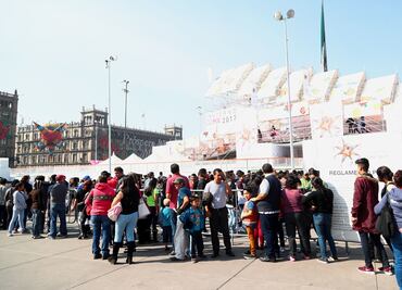 Reactivan pista de hielo en Zócalo tras revisión por sismo