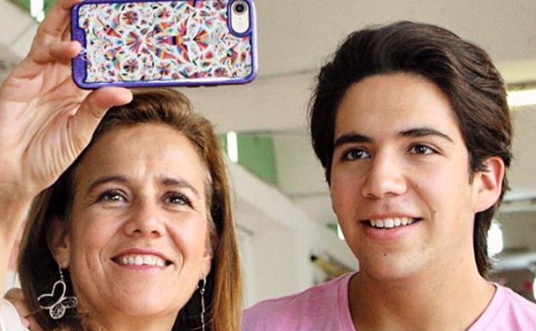 Luis Calderón Zavala y su madre, Margarita Zavala