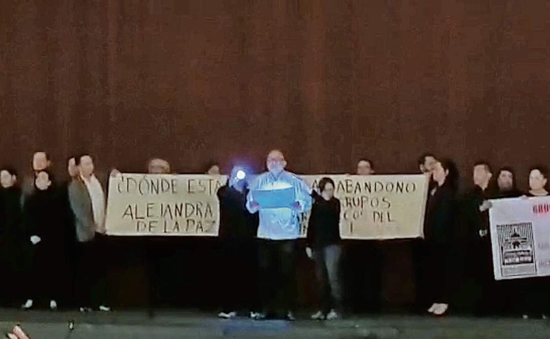 Protesta de trabajadores en la Sala Principal del Palacio de Bellas Artes. Foto: Especial