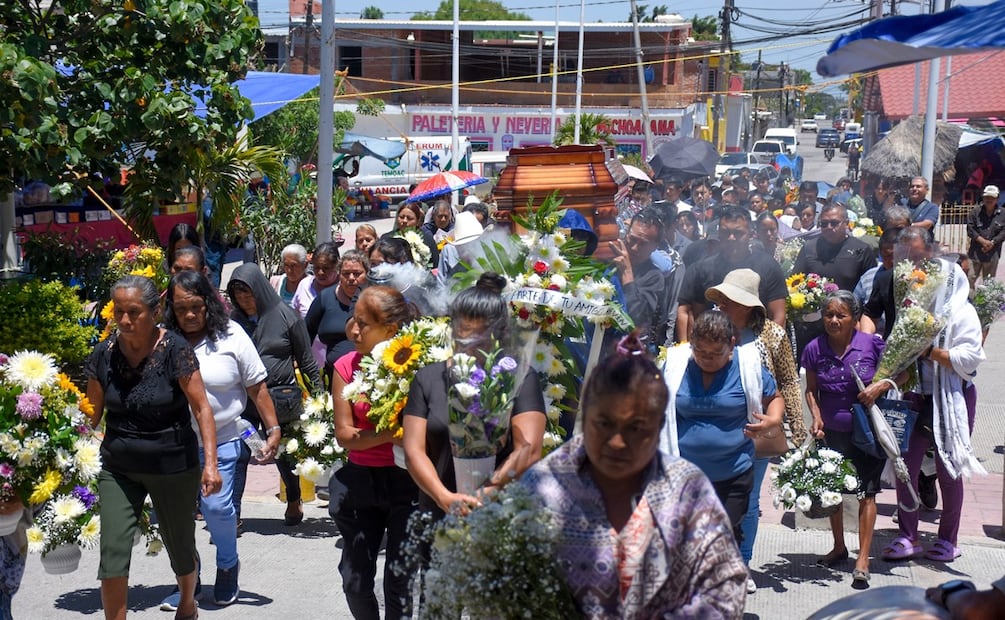 En medio de la zozobra, despiden a Valentín Lavín, edil de Temoac asesinado a balazos. Foto: Tony Rivera / EL UNIVERSAL