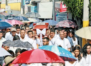 Entierran a la víctima 41 de explosión en Tultepec