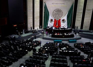 Va Morena por eliminar 100 diputados, 32 senadores y 219 legisladores locales