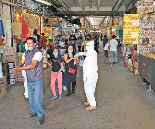 Si Salud no modifica plan, Covid no cederá: expertos