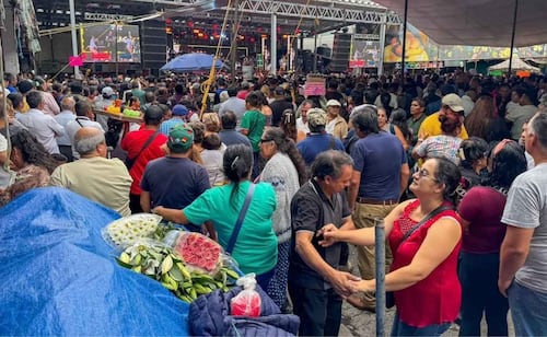 El Mercado de Jamaica celebra 69 años con música, baile y muchas flores; "es un logro para el comerciante"