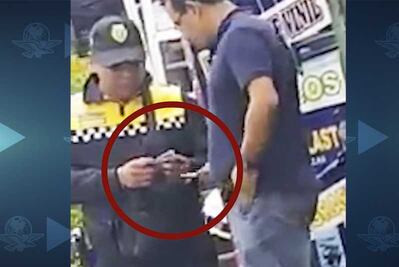 Captan a policía aceptando “mordida”