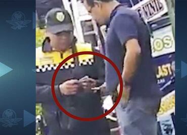 Captan a policía aceptando “mordida”