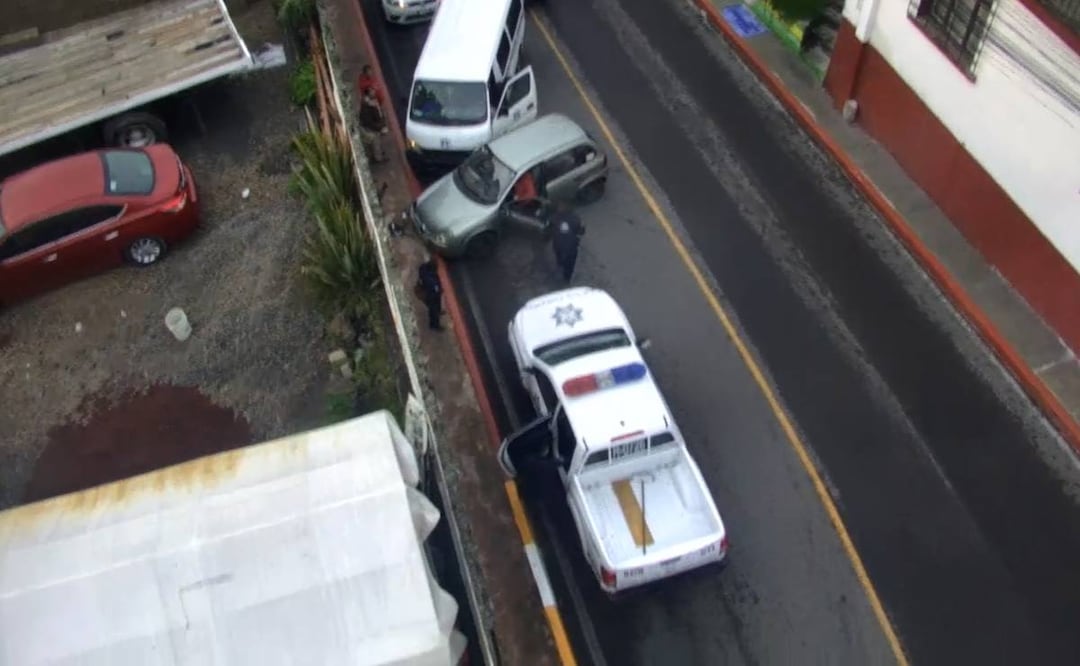 Foto: Especial/El Universal/ La policía acorraló al delincuente quien chocó con una combi