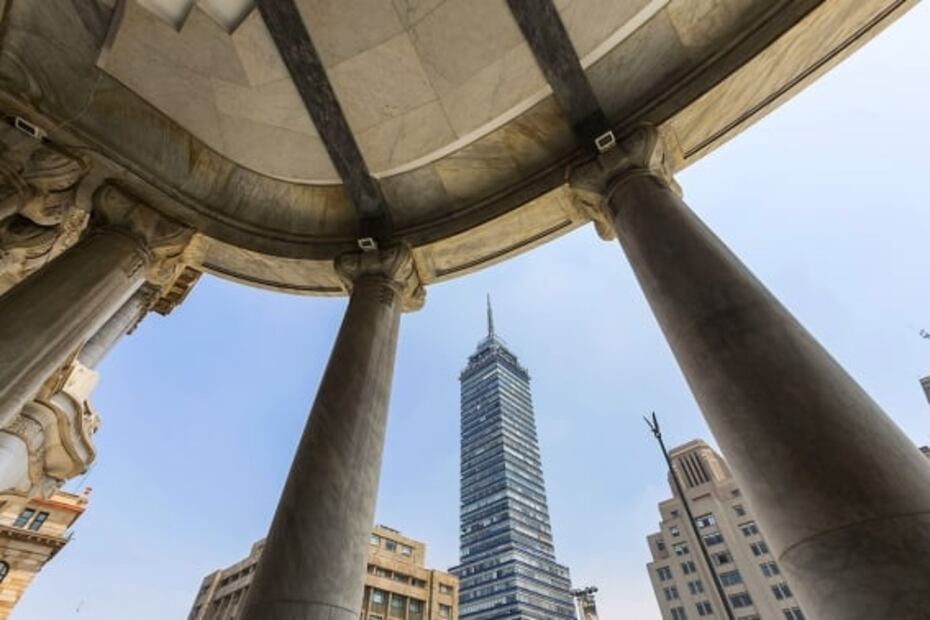 La Torre Latinoamericana cumple 63 años y lo festeja desde las alturas