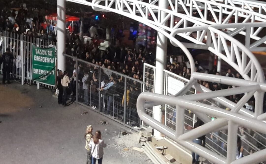 Decenas de jóvenes y adultos, se presentaron, una vez iniciado el concierto e intentaron ingresar. Foto: Cortesía de Línea Directa 