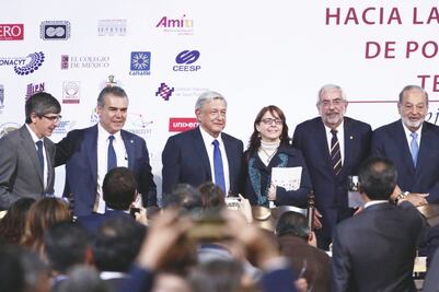 Promete AMLO aumentar presupuesto a tecnología