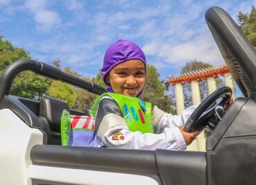 Niños de la CDMX disfrutan de los juguetes regalados por los Reyes Magos en el Parque México