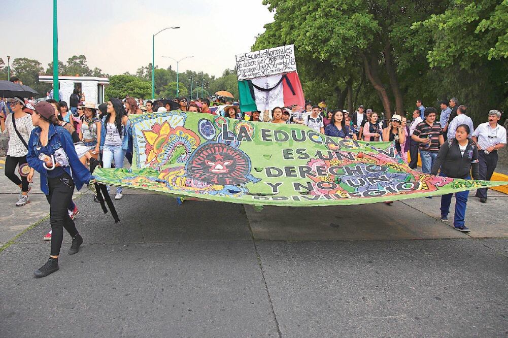 Demandan lugar en las universidades