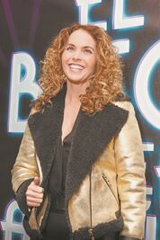 Lucero brilla con o sin banda