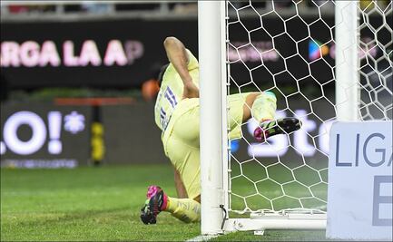 La Comisión Disciplinaria multa a Henry Martín por su festejo ante Chivas en el Clásico Nacional