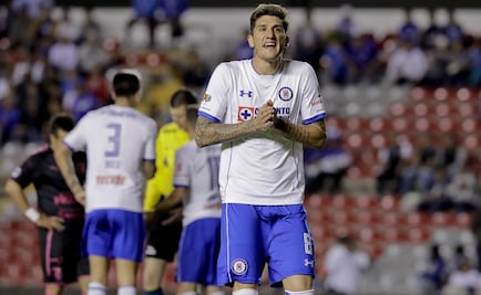 Con polémico arbitraje, Cruz Azul derrota al Querétaro