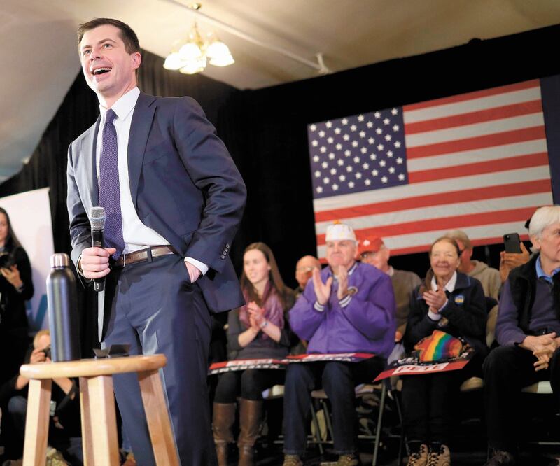 El precandidato demócrata Pete Buttigieg, ayer durante una reunión con sus seguidores en Merrimack, New Hampshire. Foto: WIN MCNAMEE. AFP