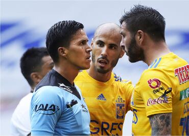 ¿Por qué los árbitros de Liga MX no expulsan a Gignac?